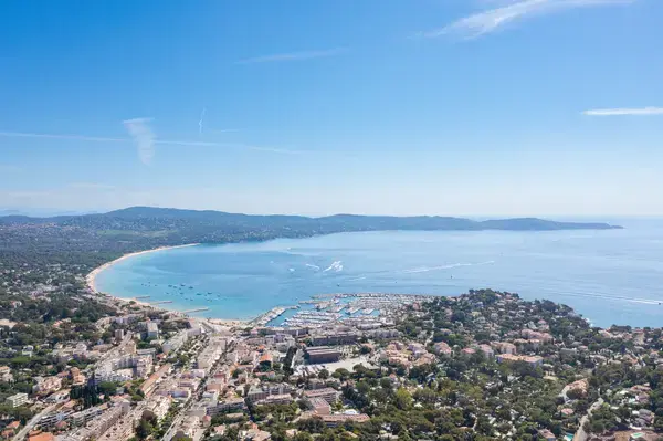 Abri Piscine Plat Prix abri de piscine Cavalaire-sur-Mer